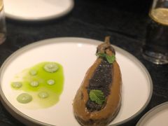 香烤茄子佐烧茄酱和草药酸奶酱-GANEA 厨房神话故事西餐厅