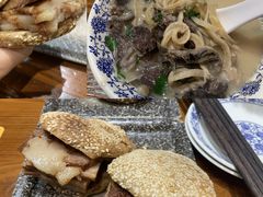 -老天桥酱肉烧饼夹肘子(天桥店)
