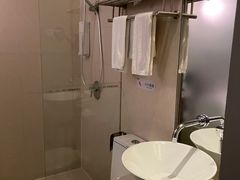 -卡罗酒店(东门晒布地铁站店)