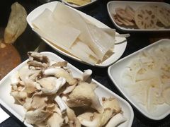 平菇-地锅公社·现炒地锅鸡·地锅鱼·夜宵(罗锦路店)