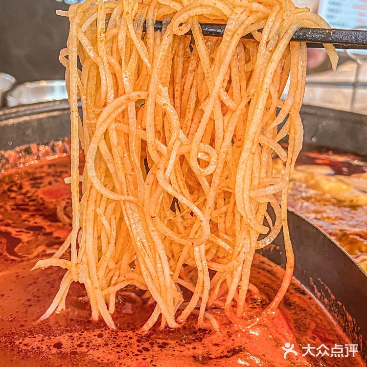 深圳这家重庆火锅韭菜腰丝瀑布好吃到跺脚脚