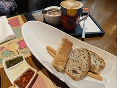 餐前面包佐青酱和黄油-安妮意大利餐厅(国贸店)