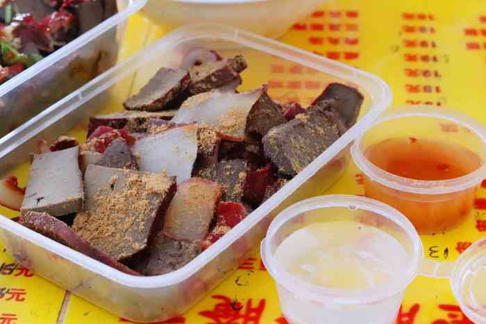 打分 [薄荷]环境: 小小的店铺 在金山小学校门口～ 「原味牛杂」 蘸两