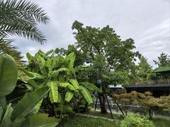 -茅草房·河畔园林火锅