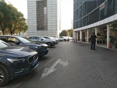 -杭州中沃沃尔沃4S店(滨江区店)