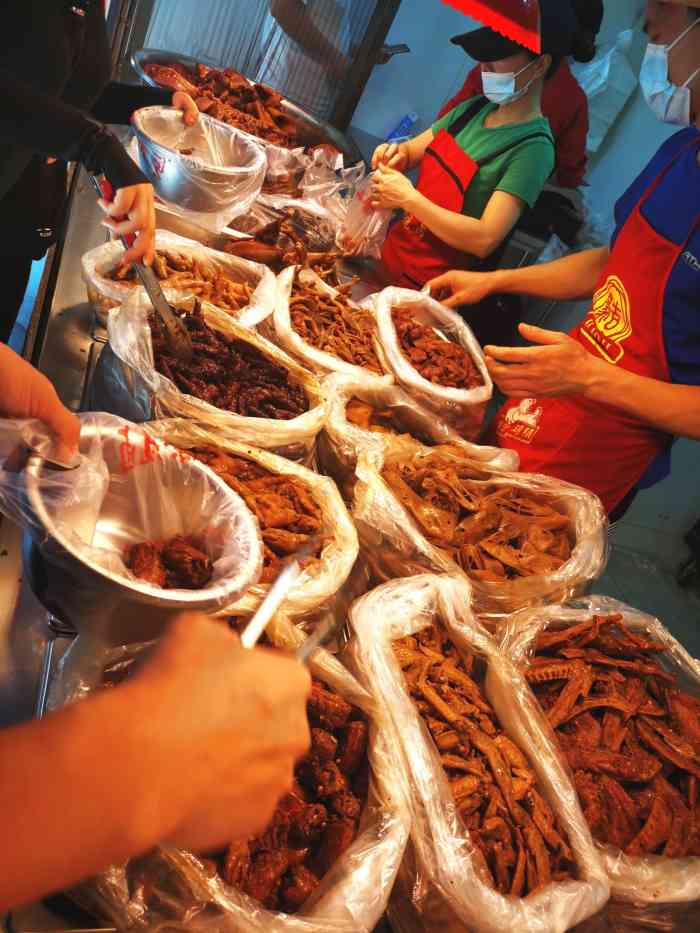 凤六小徐烧卤-"最近欧洲杯看球 去朋友家里快来看球.刻意.