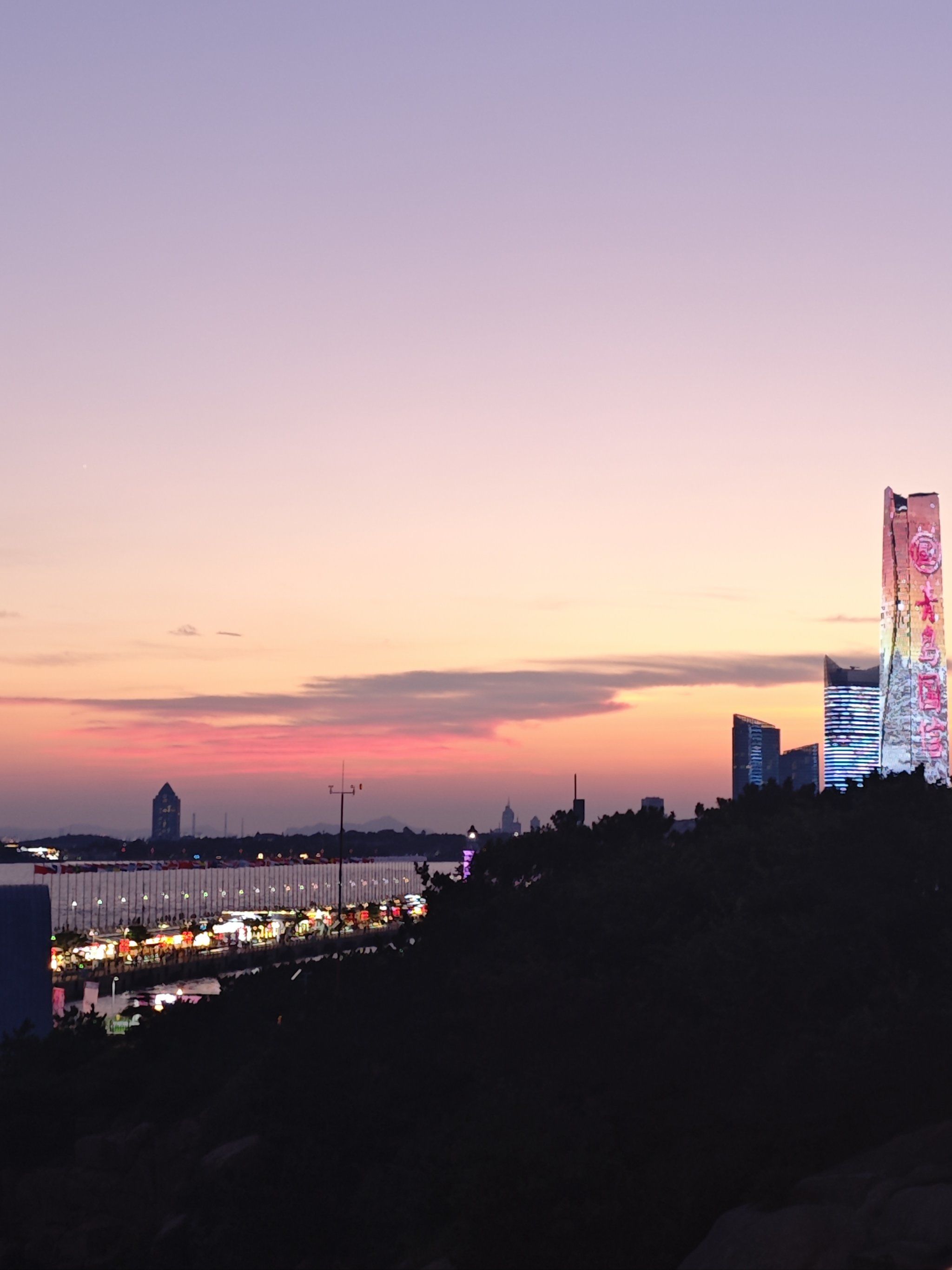 城市里的黄昏美景