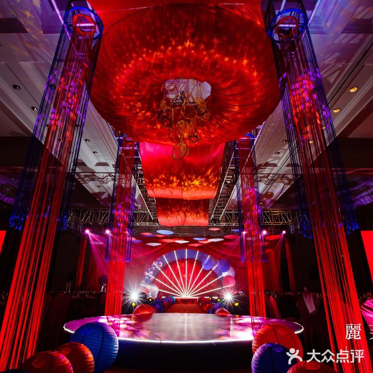 红蓝撞色新中式婚礼 | 时尚立体感超强