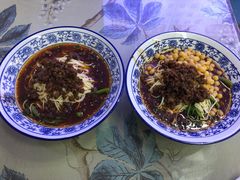 -渝之汇牛肉豌杂面