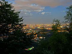 -鬼笑石后山停车场