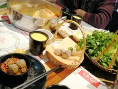 -左庭右院鲜牛肉火锅(金山万达店)