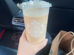 大溪地风情绵云冷萃-星巴克(深圳佳宁娜友谊广场店)