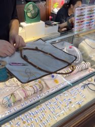 -灵彩珠宝(朗香街店)