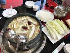 -南渝食府.墨脱石锅松茸鸡