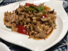 石榴花炒肉-乡绅本色白家厨坊