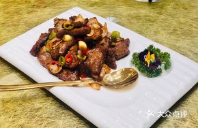 Golden Garlic Stir-fried Beef Ribs