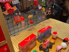 -麦当劳(上海虹桥站30B检票口楼上)