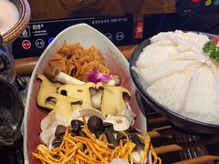 -老牌坊云南鱼豆花火锅(哈西万达店)