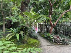 -Chom Cafe and Restaurant