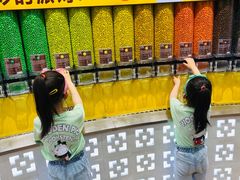 -m豆巧克力世界(上海世茂广场店)