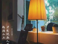 -彳亍咖啡·这里(水湾路店)