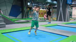 -反弹蹦床公园·亲子乐园·团建·派对(尚品奥莱店)