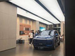 -理想汽车(世纪汇店)