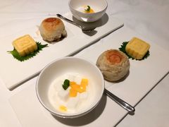 绿豆饼鲜肉月饼杏仁豆腐点心拼盘-Yan Ting 宴庭中餐厅(上海静安瑞吉酒店)
