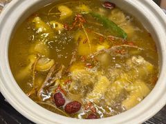 五指毛桃石橄榄鸡煲-金龙·打边炉(南京西路店)