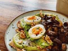 牛油果煮蛋吐司-RAC BAR(安福路店)