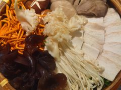 -尚尚仙·酸汤猪手·猪肚鸡火锅(华联万柳购物中心店)