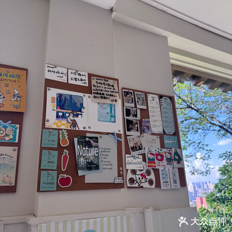 杯子盘子装得全都是可爱