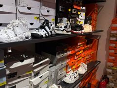 -燕莎奥特莱斯购物中心