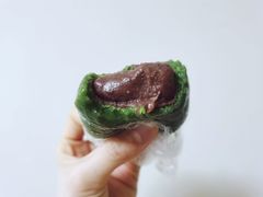豆沙青团-上海虹口糕团食品厂(茂名路店)