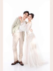 -雪中彩影婚纱摄影·微光艺术中心