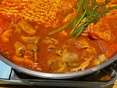 泡菜五花肉鸡肉火锅-花腰餐吧Bistro烧烤 傣味(传媒大学店)