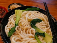 -丽虹云南过桥米线(兴工街店)