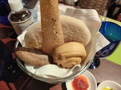 -香格里拉鱼跃地中海西餐厅·牛排披萨