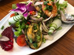 -Chom Cafe and Restaurant