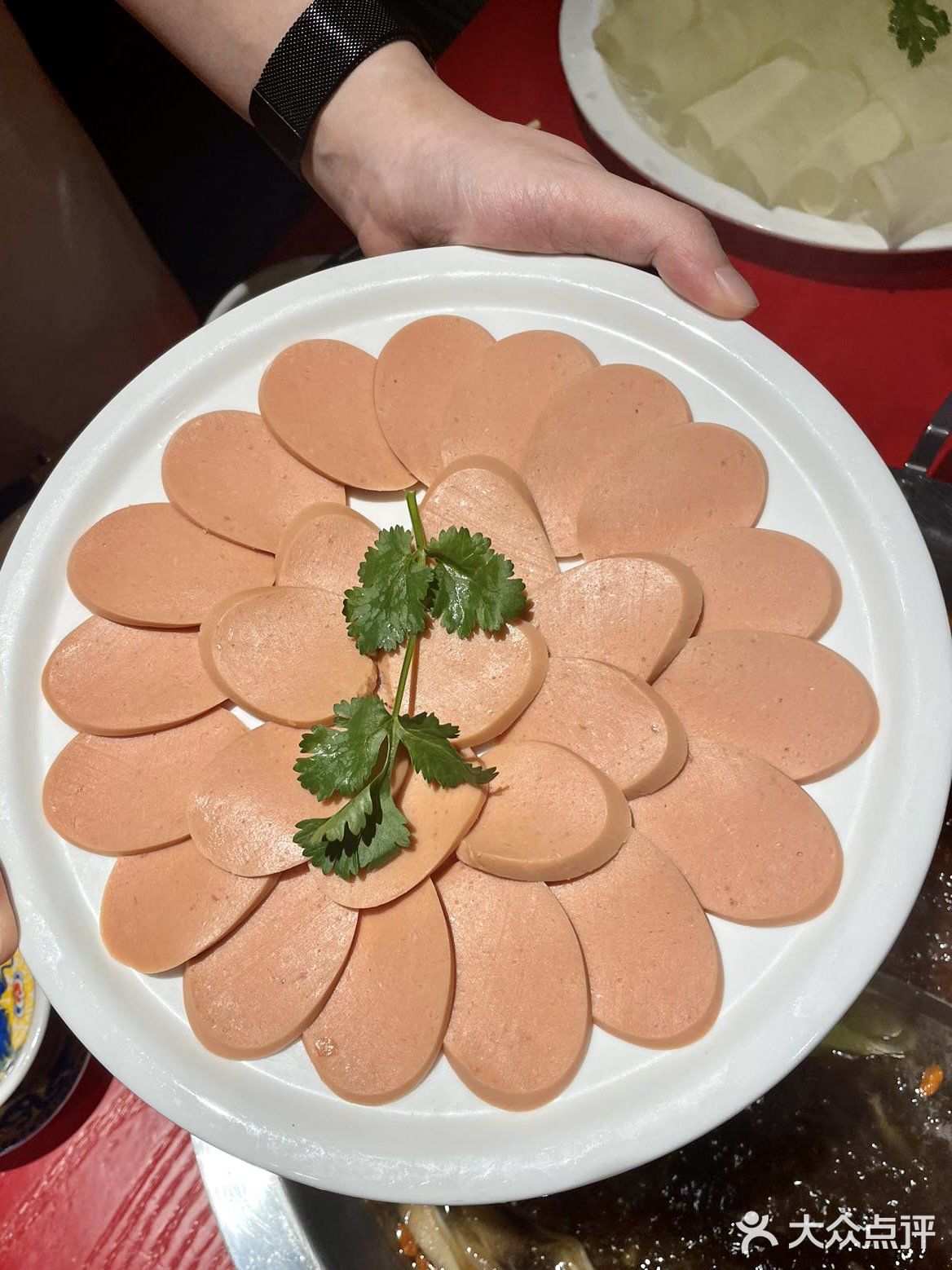 不懂就问：深圳的火锅店🍲都这么卷嘛！！？