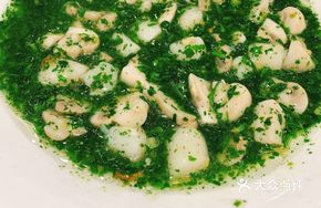 Scallop, Shepherd's Purse, and Button Mushroom Stir-fry