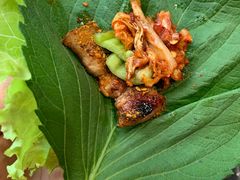 生菜苏子叶包五花肉辣白菜-金韩雅·烤肉·烤活鳗鱼(万达店)