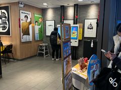 -麦当劳(上海虹桥站30B检票口楼上)