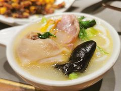 云南过桥米线-云海肴·汽锅鸡·云南菜(高德置地店)