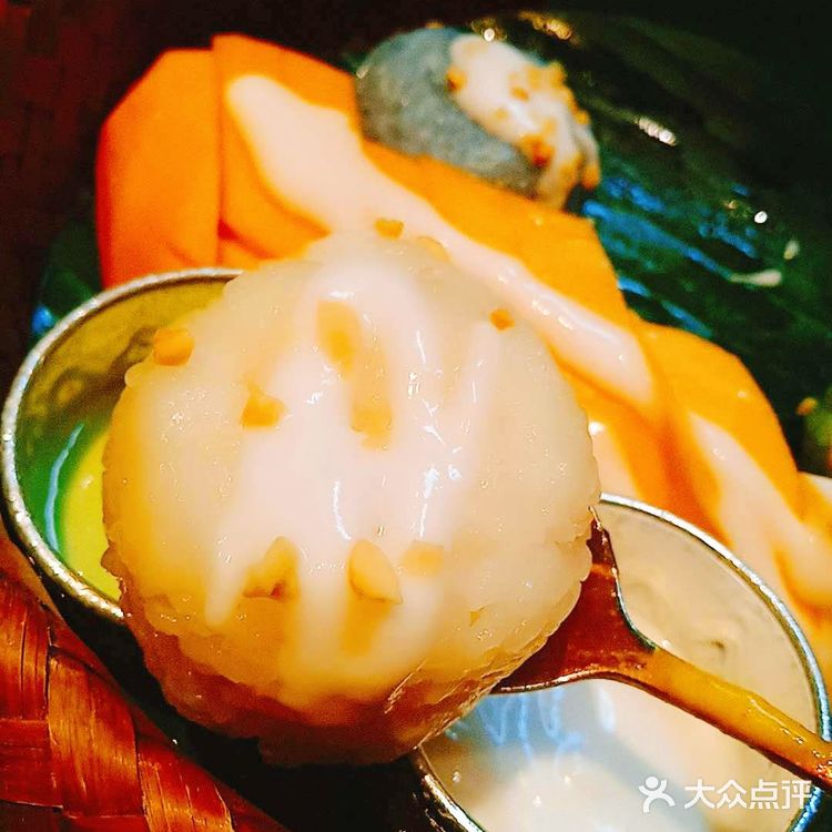 [亲亲][亲亲]探密泰妃殿宝藏级甜品:手提达叻椰子冰沙[胜利][胜利]