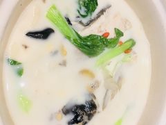 -泉畔人家·老济南经典鲁菜(大明湖店)