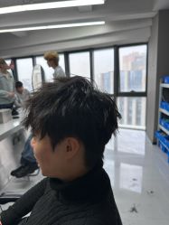 -宫铭烫发染发接发店