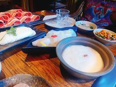 -老牌坊云南鱼豆花火锅(爱建店)