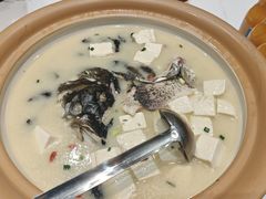 鄱阳湖鱼头汤-海鸿荟·沿江菜(中山北路店)