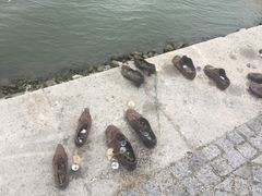 -多瑙河畔鞋履雕塑